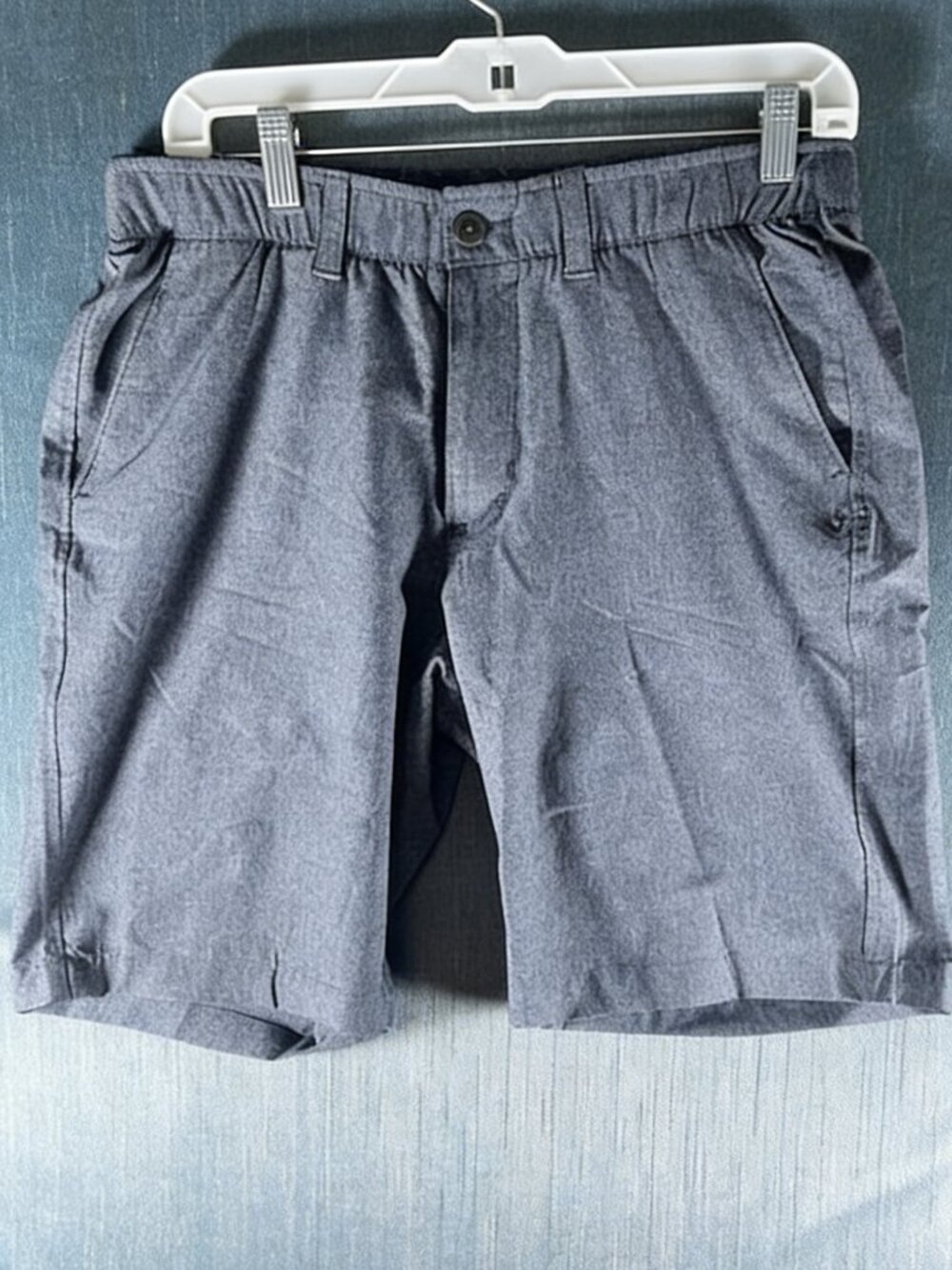 Under Armour Men’s Shorts Size 32 Gray 10.5” Inseam Lightweight Casual Athletic